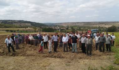40 Yıl Önce Aldıkları Tarlanın Kiralanmasına Oruç Mahalleliler Tepki Gösterdi