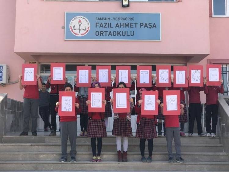 Fazıl Ahmet Paşa Ortaokulu Mehmetçik için El Ele