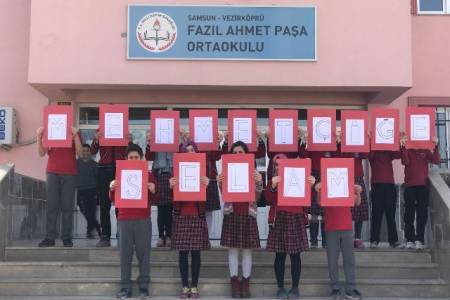 Fazıl Ahmet Paşa Ortaokulu Mehmetçik için El Ele