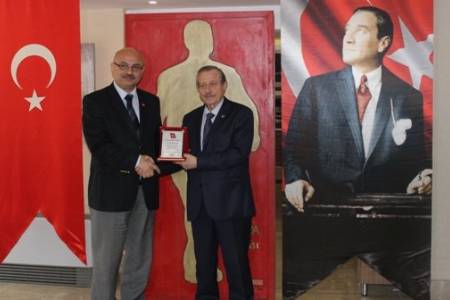 Prof. Dr. Hayrettin İvgin’e Üstün Hizmet Plaketi Verildi