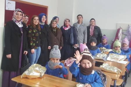 Vezirköprü Halk Eğitim Merkezi Çocukları Sevindirdi